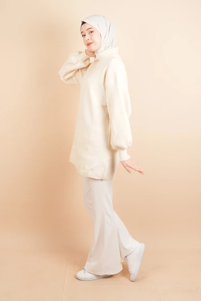 Balon Kol Düz Basic Hakim Yaka Fermuarlı Tunik Kazak Krem - 3