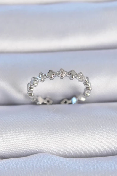 MuI MuI Pirinç Gümüş Renk Zirkon Taşlı Yonca Model Kadın Yüzük