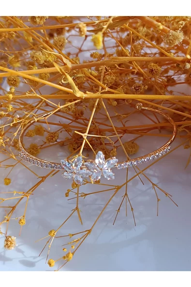 Zirkon Taşlı  Farklı Tarz Zarif Modern Çiçek Detay Şık Bileklik - Resim 5