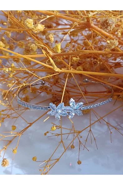 Zirkon Taşlı  Farklı Tarz Zarif Modern Çiçek Detay Şık Bileklik - Resim 2