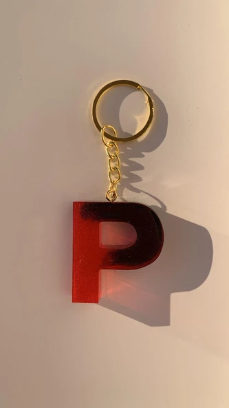 P Harfi Kırmızı Renk Siyah Dumanlı Süs Gold Aksesuarlı Epoksi Anahtarlık El Yapımı Hediyelik