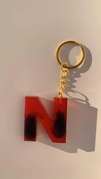 N Harfi Kırmızı Renk Siyah Dumanlı Süs Gold Aksesuarlı Epoksi Anahtarlık El Yapımı Hediyelik ürün görseli