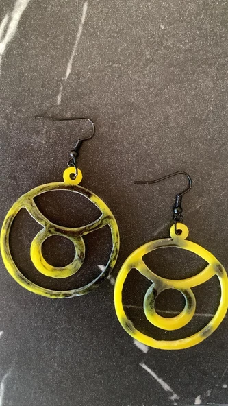 Siyah Sarı Renkli Ebruli Yuvarlak Şekil Boğa Burcu Siyah Aksesuarlı Epoksi Küpe El Yapımı Hediyelik - 4