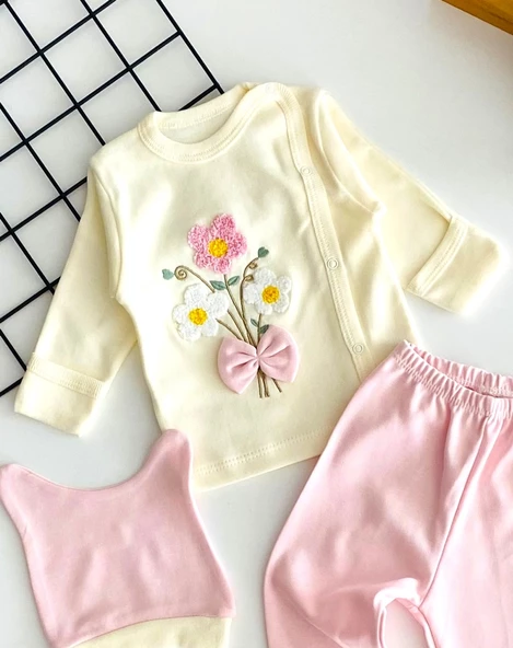 Neşeli Bebekler Kabartma Çiçek Desen Fiyonklu Önden Çıtçıtlı Kendinden Eldivenli Bereli Yeni Doğan Penye Takım - Resim 2