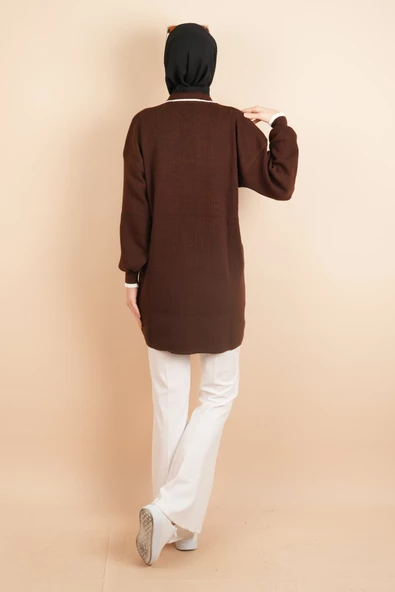 Yaka Ve Düğme Detaylı Tesettür Tunik Kazak Kahverengi - 3