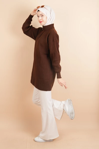 Fermuarlı Yarım Hakim Yaka Dik Fitilli Tunik Kazak Kahverengi - 3