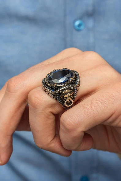 Parlament Mavisi Taşlı Aslan Kapı Tokmak Motifli 925 Gümüş Erkek Yüzük - Resim 7