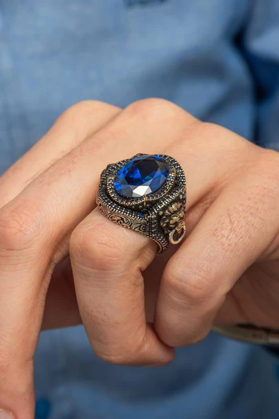 Parlament Mavisi Taşlı Aslan Kapı Tokmak Motifli 925 Gümüş Erkek Yüzük ürün görseli