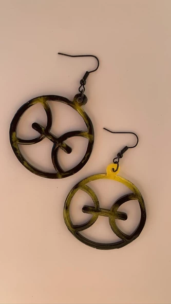 Siyah Sarı Renkli Ebruli Yuvarlak Şekil Balık Burcu Siyah Aksesuarlı Epoksi Küpe El Yapımı Hediyelik - Resim 3