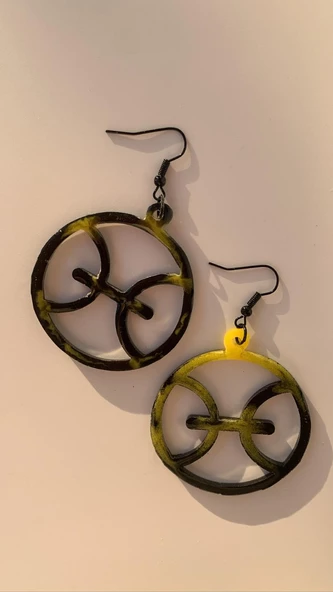 Siyah Sarı Renkli Ebruli Yuvarlak Şekil Balık Burcu Siyah Aksesuarlı Epoksi Küpe El Yapımı Hediyelik - Resim 5