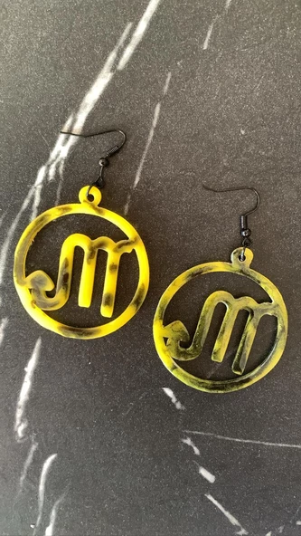 Siyah Sarı Renkli Ebruli Yuvarlak Şekil Akrep Burcu Siyah Aksesuarlı Epoksi Küpe El Yapımı Hediyelik - 2