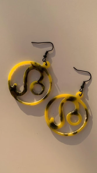 Siyah Sarı Renkli Ebruli Yuvarlak Şekil Aslan Burcu Siyah Aksesuarlı Epoksi Küpe El Yapımı Hediyelik - Resim 5