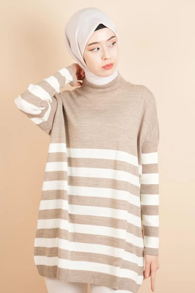 Yarım Balıkçı Yaka Tesettür Çizgili Tunik Kazak Bej - 4