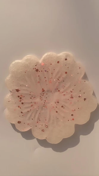 Sedefli Beyaz Üzerine Pembe Glitter Süslemeli Bardak Altlığı Çiçek Desen El Yapımı Epoksi Hediyelik - 5