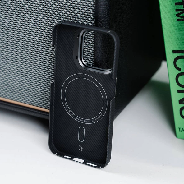 Apple iPhone 15 Pro - Kılıf Magsafe Şarj Özellikli 600D Kevlar Krek Karbon Standlı Kapak - Resim 8