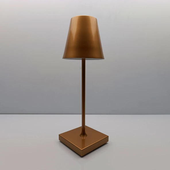 Konik Şapka Masa Lambası Metal Gold Gövde Şarjlı - 3