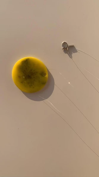 Siyah Sarı Renkli Ebruli Misinalı Gümüş Aksesuarlı Yuvarlak Kadın Siluetli Epoksi Kolye El Yapımı - 8