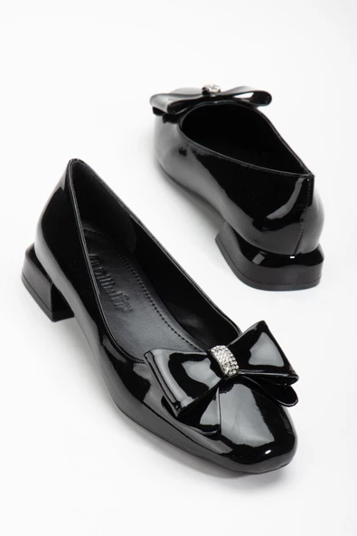 Rugan Fiyonklu Küt Burun Siyah Kadın Kısa Topuklu Ayakkabı ürün görseli