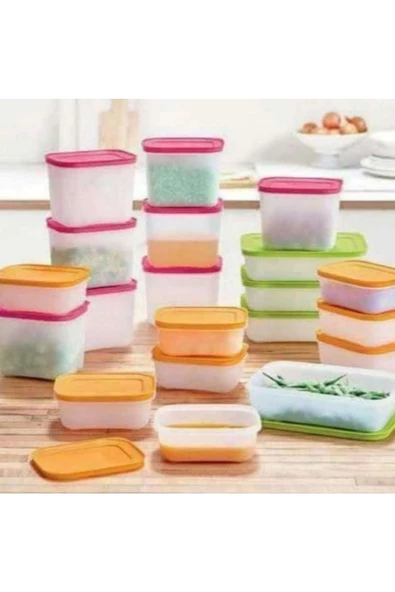 Tupperware Alaska Set.