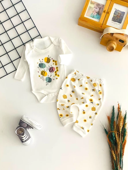 Neşeli Bebekler Arı Baskılı Raporlu Kumaş İkili Takım ürün görseli