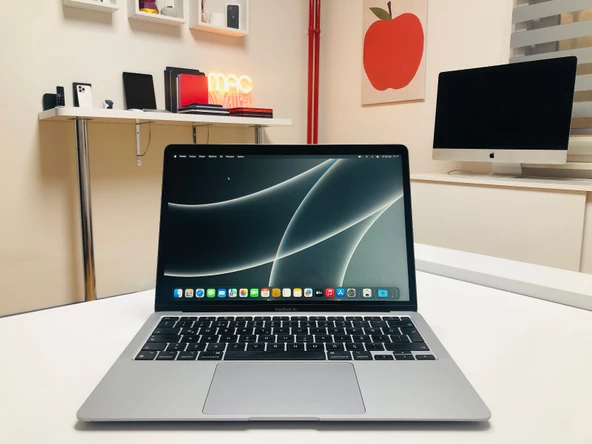 APPLE A2337 MACBOOK AİR 13 2020 M1 8GB RAM 256GB SSD