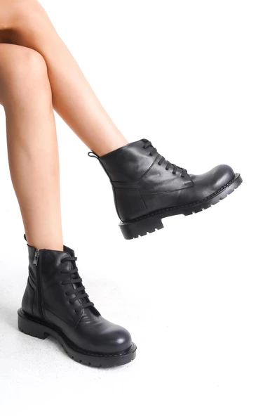 Kadın Hakiki Deri Fermuarlı Bağcıklı Bilekte Postal Bot Kısa Kışlık Ayakkabı ürün görseli 1