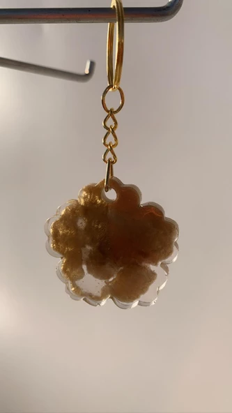 Şeffaf Epoksi İçinde Gold Süslemeli Çiçek Desenli Gold Aksesuarlı Epoksi Anahtarlık El Yapımı Hediyelik - Resim 2