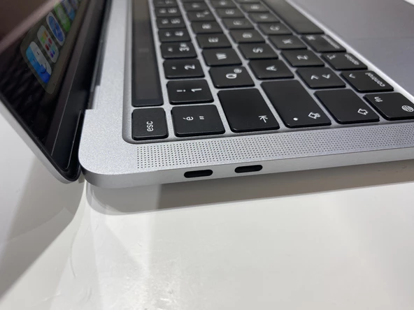 MacBook Pro 13'' 2020 M1 (A2338) Uzay Gri 8gb 256gb ssd - 5