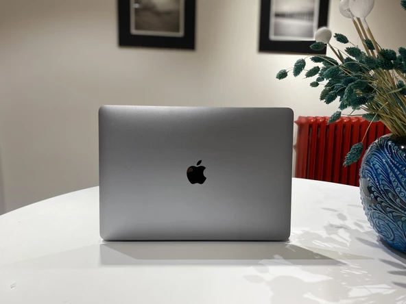MacBook Pro 13'' 2020 M1 (A2338) Uzay Gri 8gb 256gb ssd - 2