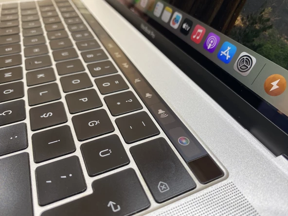 MacBook Pro 15'' 2018 (A1990) İ7 16GB RAM 256GB SSD Gümüş - 6