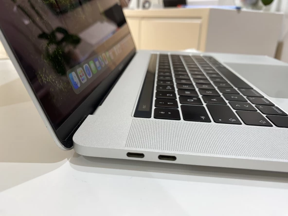 MacBook Pro 15'' 2018 (A1990) İ7 16GB RAM 256GB SSD Gümüş - 4