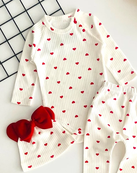 Neşeli Bebekler Fiyonklu Bereli Kalp Baskılı Raporlu Kumaş Üçlü Takım - Resim 2