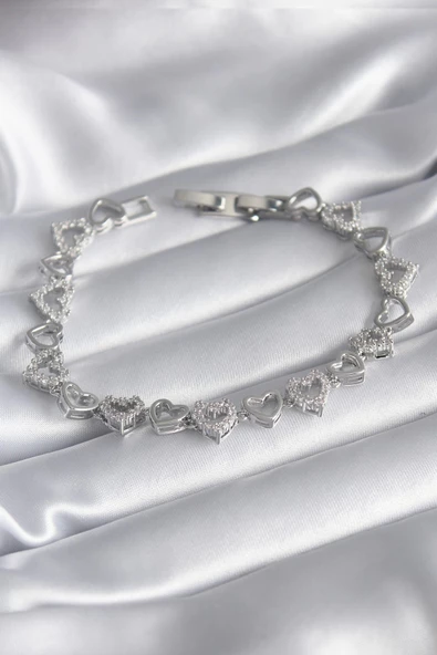 MuI MuI Pirinç Gümüş Renk Zirkon Taşlı Kalp Model VIP Seri Kadın Bileklik