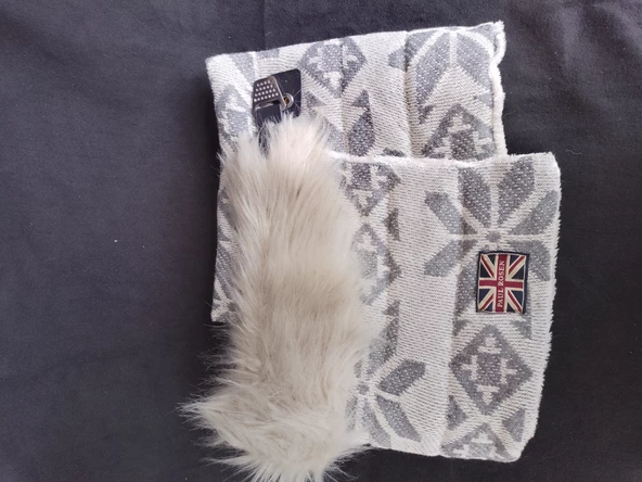 Kürk detaylı tasarım boyunuk, içi silikon dolgulu polar kumaş sıcacık tutar. - 3