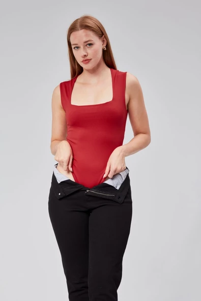 Maison La Femme Kırmızı Astarlı Sıfır Kol Kare Yaka Dekolteli Çıtçıtlı Bodysuit