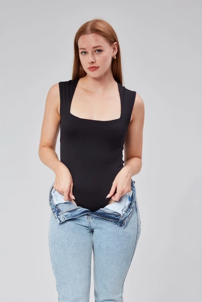 Maison La Femme Siyah Astarlı Sıfır Kol Kare Yaka Dekolteli Çıtçıtlı Bodysuit