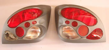 FORD FIESTA- 00/02; MODİFİYE STOP LAMBASI SAĞ/SOL SET 2 PARÇA GRİ/KIRMIZI/BEYAZ (TYC)