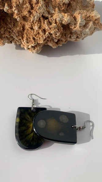 Siyah Sarı Ebruli Renk Oval Çerçeve Şekil Gümüş Aksesuarlı Epoksi Küpe El Yapımı Hediyelik - Resim 3