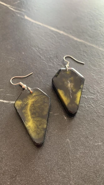 Siyah Sarı Ebruli Renk Beşgen Şekil Gümüş Aksesuarlı Epoksi Küpe El Yapımı Hediyelik - 8