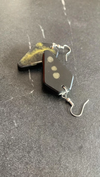 Siyah Sarı Ebruli Renk Beşgen Şekil Gümüş Aksesuarlı Epoksi Küpe El Yapımı Hediyelik - 2