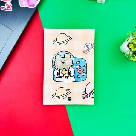 SPACE BEAR TASARIM LASTİKLİ ÇİZGİSİZ DEFTER