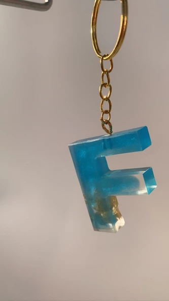 Deniz Mavisi Renk Gold Taşlı Gold Aksesuarlı F Harfi Şekil Epoksi Anahtarlık El Yapımı Hediyelik - Resim 5