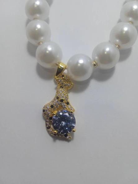 Çelik figürlü inci kolye