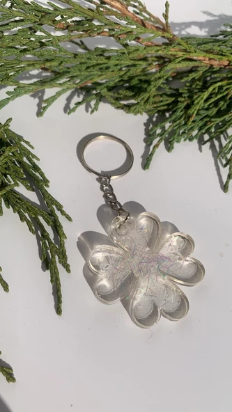 Şeffaf Epoksi İçinde Çubuk Pullu Gümüş Aksesuarlı Yonca Şekil Anahtarlık El Yapımı Hediyelik ürün görseli