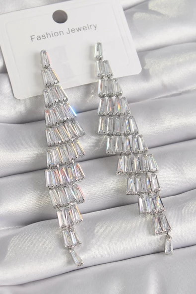 MuI MuI Pirinç Gümüş Renk Zirkon Taşlı Sallantı Model Kadın Küpe