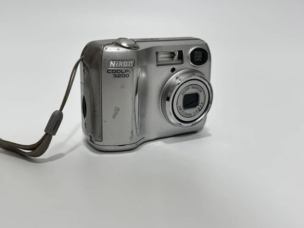 Nikon Coolpix 3200 3.2MP Kompakt Dijital Fotoğraf Makinesi 2.El