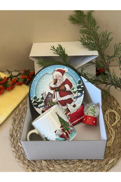 Yılbaşı Özel Noel Baba Desenli Kupa Bardak, Mini Kar Küresi ve Ahşap Pano Hediye Seti - 3