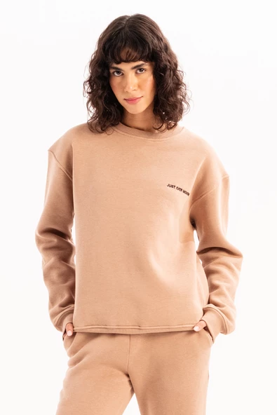 JUSTEVER Bisiklet Yaka Nakışlı Şardonlu İçi Polarlı Vizon Kadın Sweatshirt - Rigil