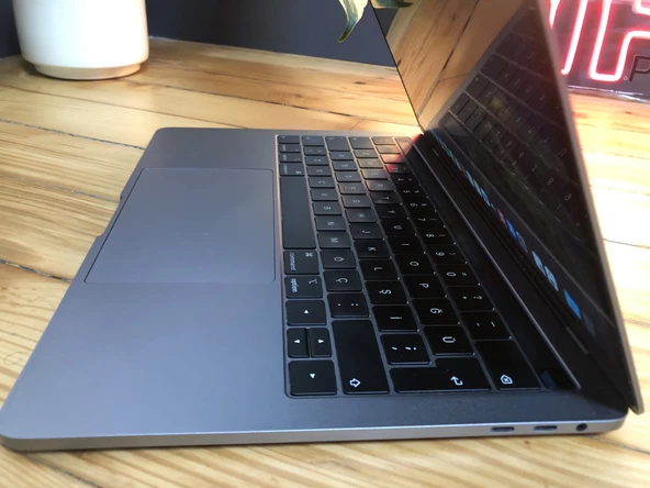 A1989 MACBOOK PRO 13 2019 2.8GHZ İ7, 16GB RAM, 1TB SSD, 1536MB GPU, 344 DEVİR, TRQ - 6