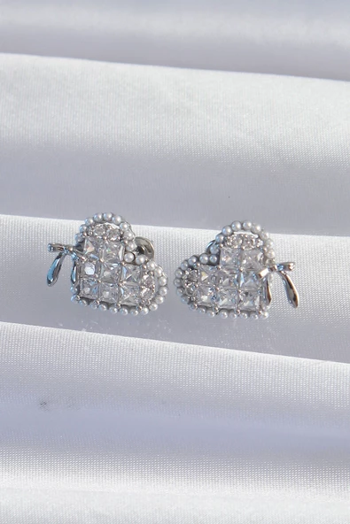 Pirinç Gümüş Renk Fiyonk Detay İncili Zirkon Taşlı Kalp Küpe - TJ-BKP9298 - Resim 2